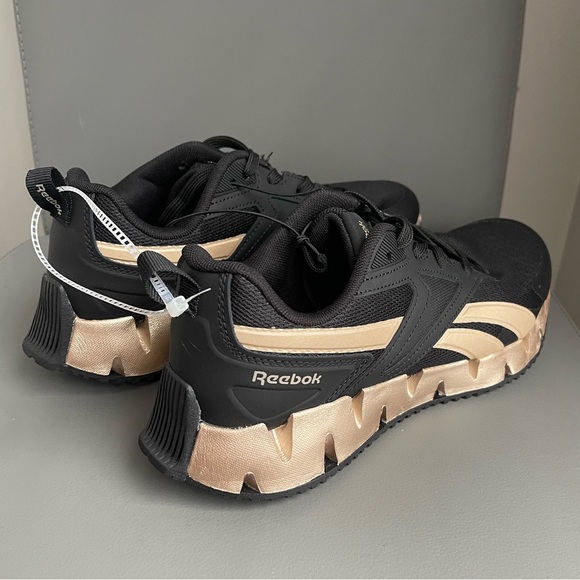Reebok Women’s Zig Dynamica Black/Gold Running Shoes Size 10 - Picture 6 of 11